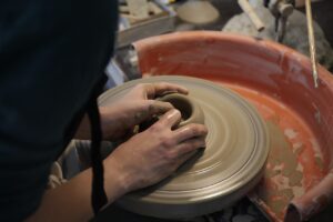 Un atelier de poterie