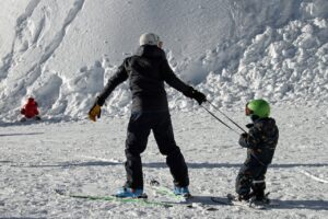 Un enfant à la montagne